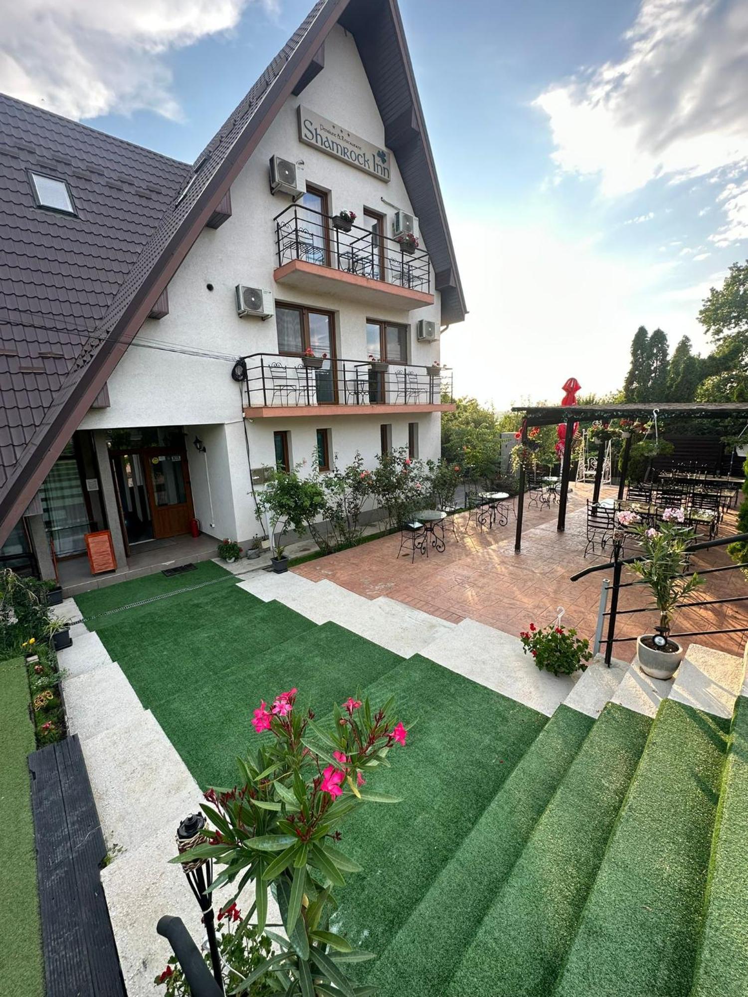 Shamrock Inn Iasi Exterior photo