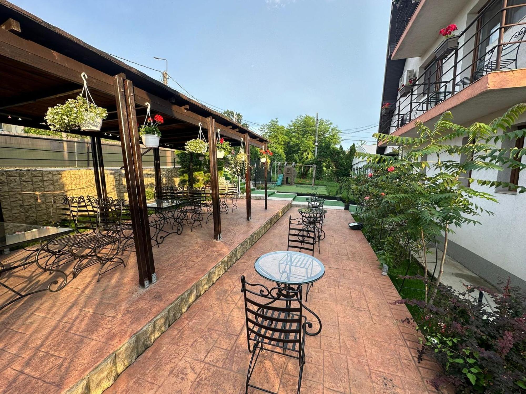 Shamrock Inn Iasi Exterior photo